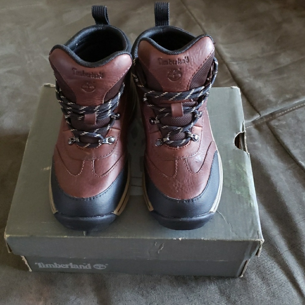 NWOT unisex Timberland boots